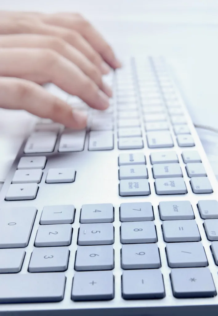 hands typing faq infimedia